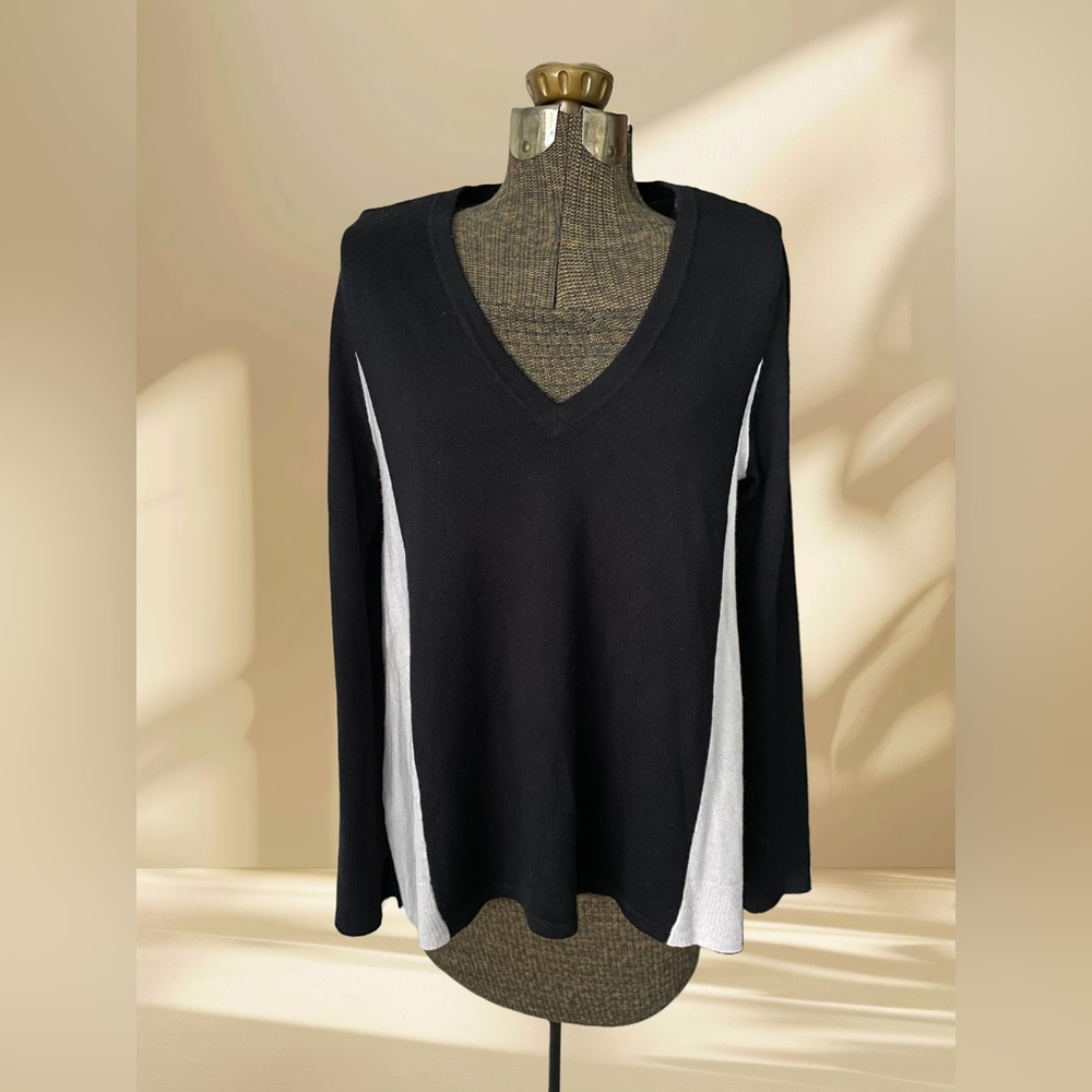 BCBGMaxAzria Black White Merino Wool Sweater Flowy Colorblock Minimalist Classic